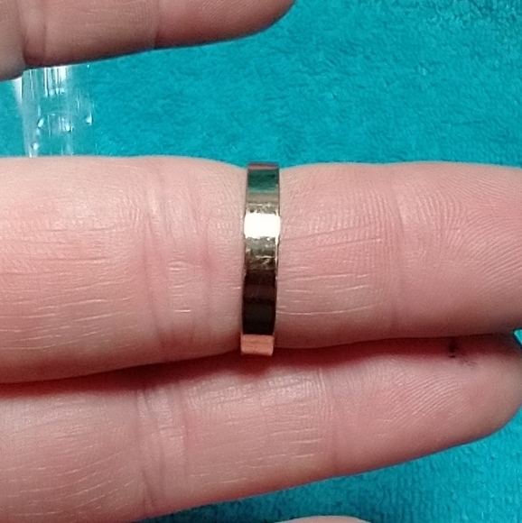 Goldtone ring base for whatever you wish to put on it square plain - Picture 4 of 5